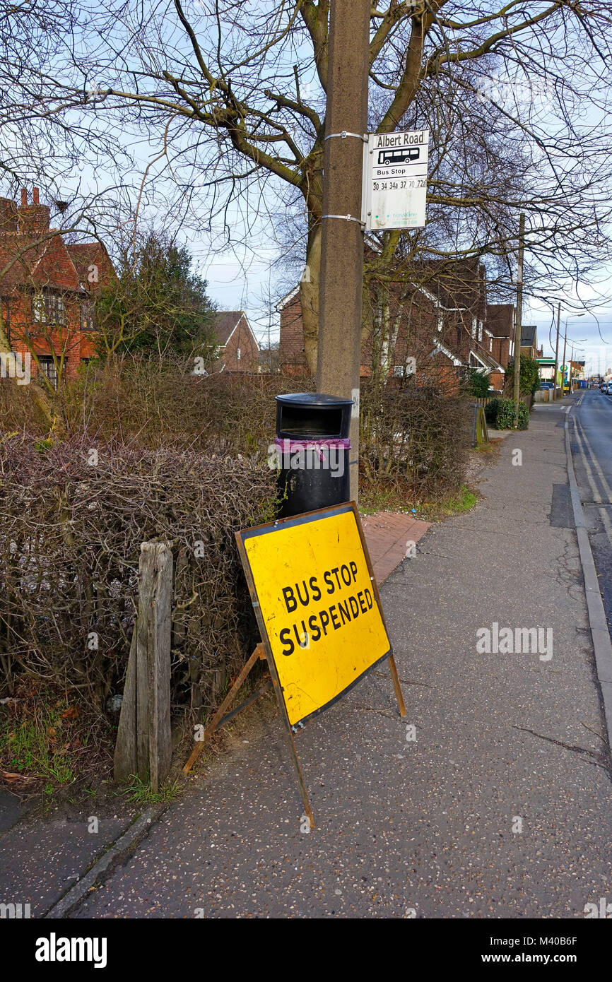 Fermata bus sospesa segno - Coggeshall Road, Braintree, Essex, Regno Unito Foto Stock