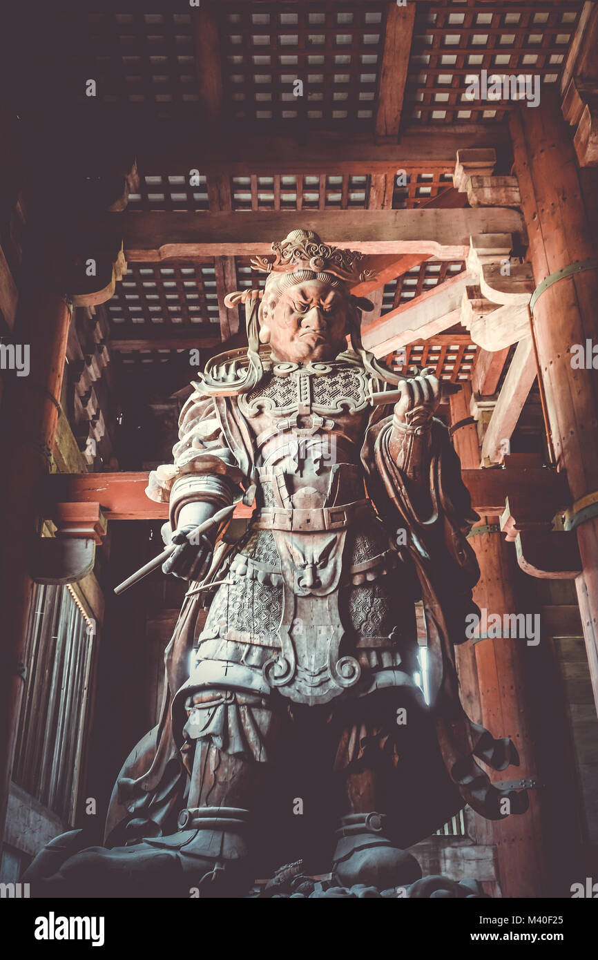 Komokuten custode statua in Daibutsu-den Tempio di Todai-ji di Nara, Giappone Foto Stock