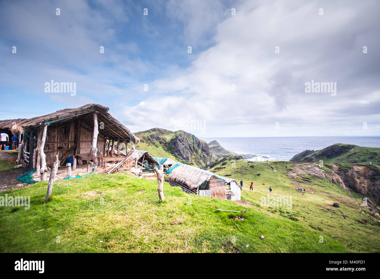 Nipa Capanne presso le colline di Batanes, Filippine. Foto Stock