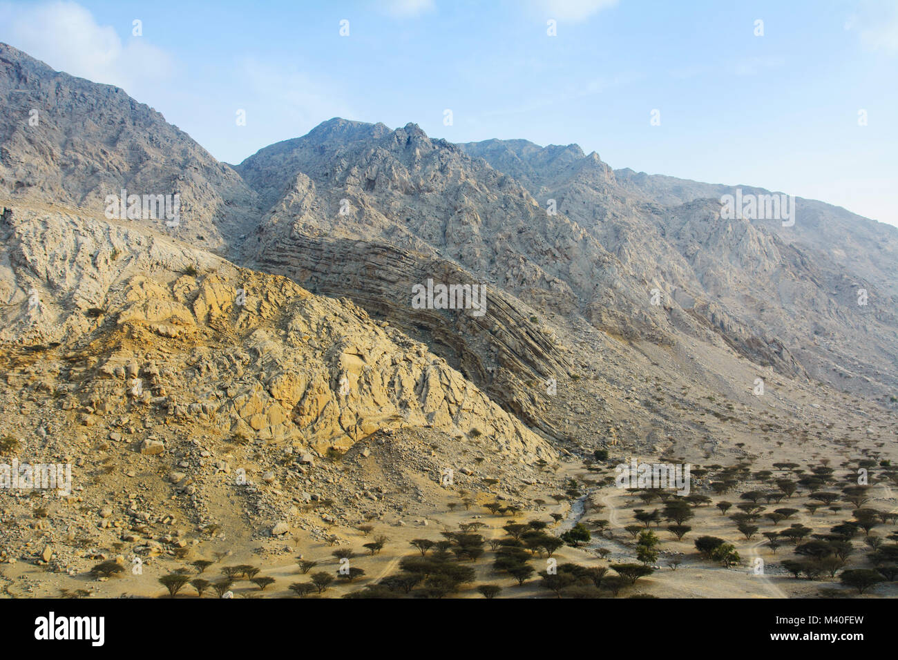 Jabal Jais mountain e il paesaggio del deserto vicino a Ras al Khaimah Emirati arabi uniti Foto Stock