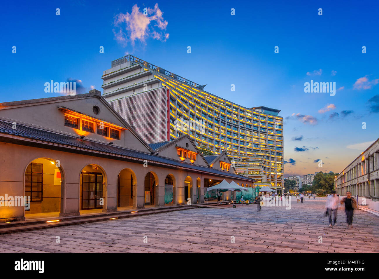 Vista notturna di songshan parco culturale in Taipei Foto Stock