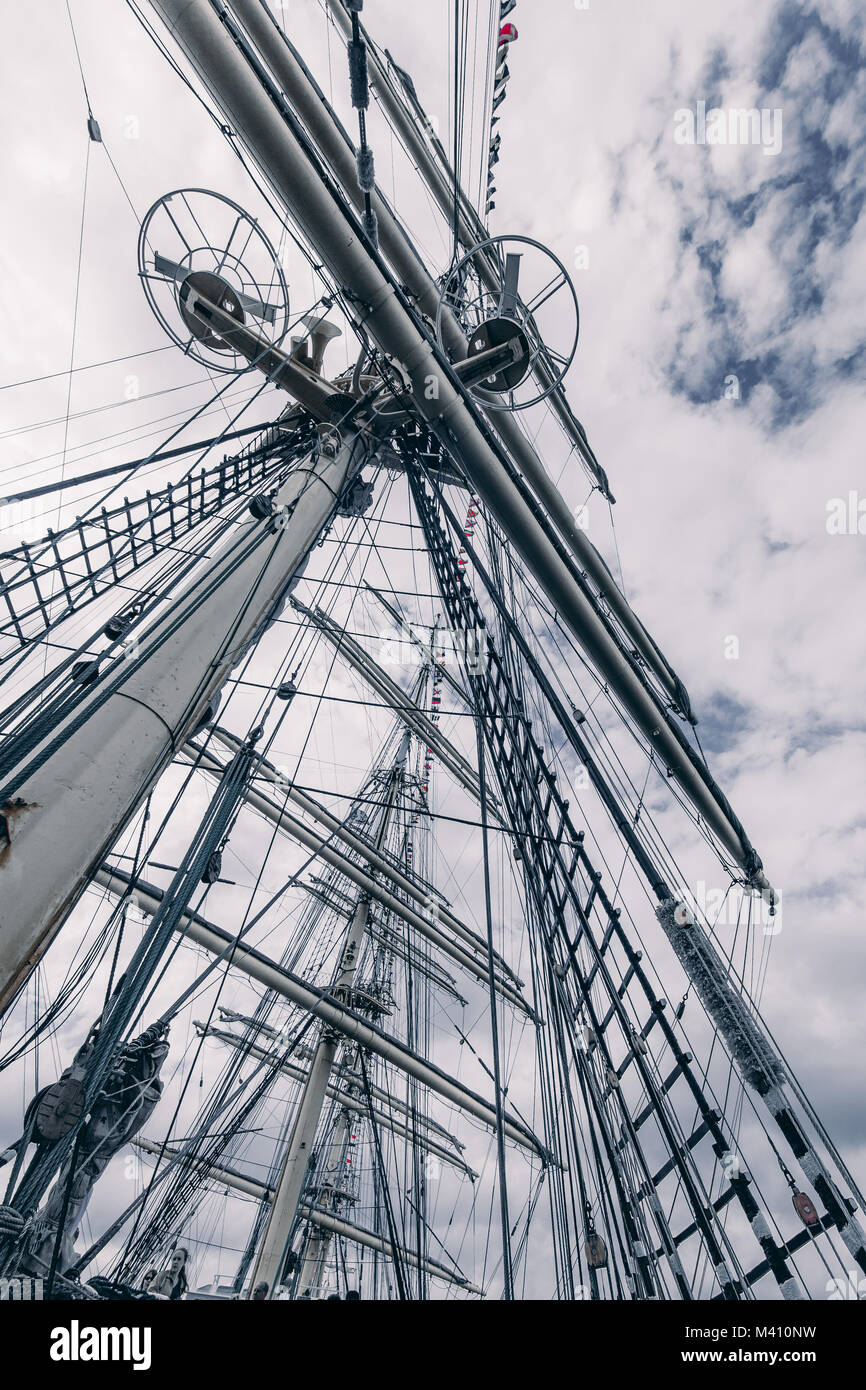 Vecchia nave a vela del montante. Tall Ship rigging dettaglio. A montanti e armamento di una nave a vela Foto Stock