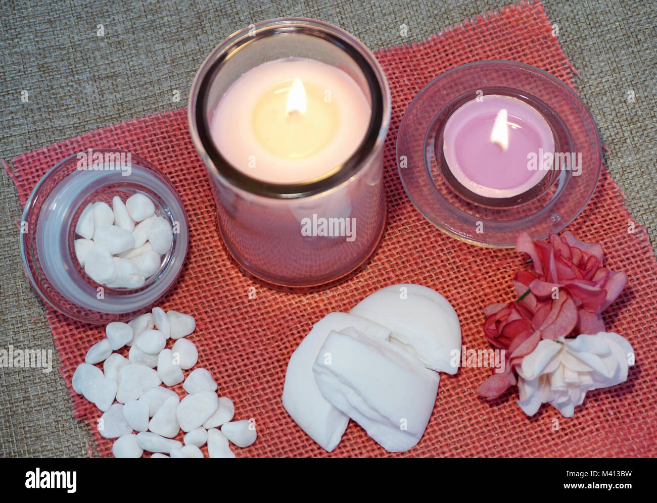 Candela, sapone profumato e altri prodotti per il benessere Foto Stock