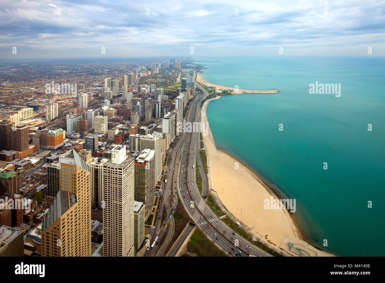 Vista aerea del nord di Chicago e sul lago Michigan, Illinois, Stati Uniti d'America Foto Stock