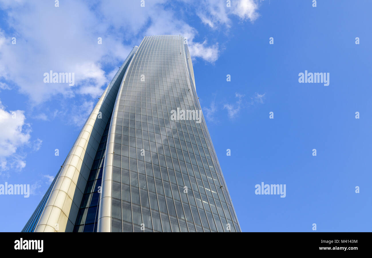 Milano, Italia - Feb 13, 2018: 185m Hadid torre, noto anche come lo Storto significato Twisted, progettato da Zaha Hadid Architects Foto Stock