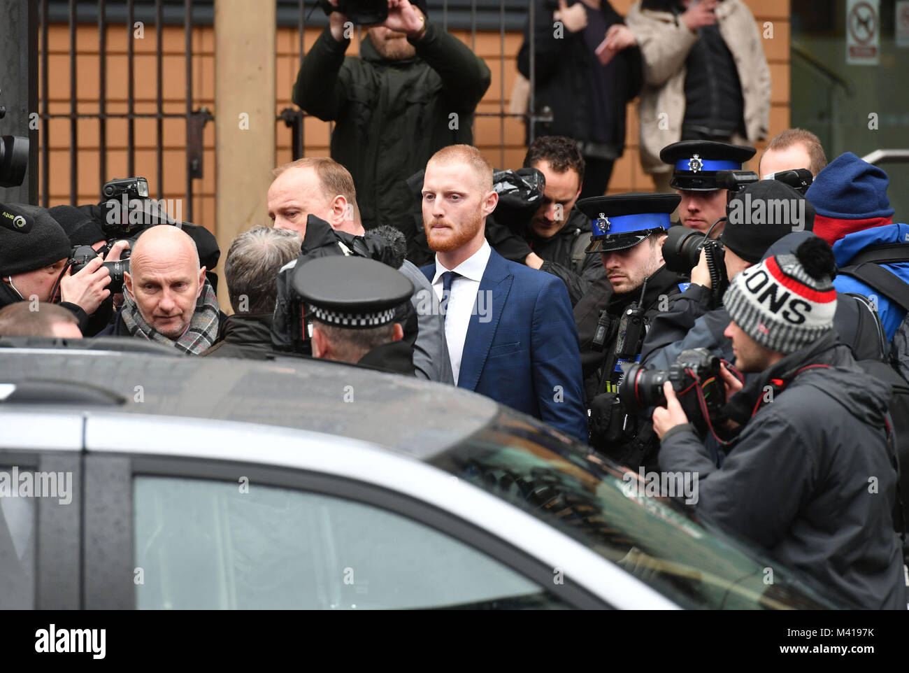 Inghilterra e Durham cricketer Ben Stokes, 26, lasciando Bristol Corte dei Magistrati, dove gli è stato detto che egli si troverà di fronte ad un tribunale di corona prova oltre un alterco al di fuori di una discoteca. Foto Stock