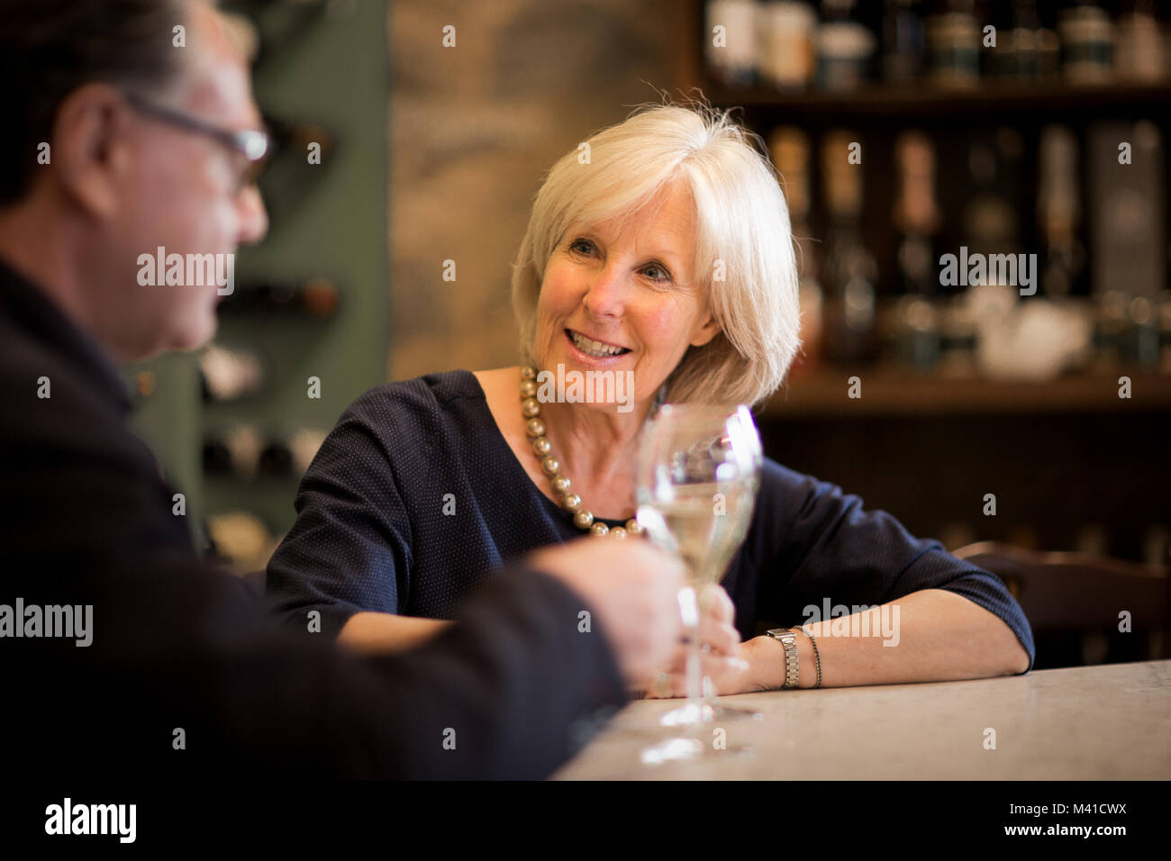 Coppia senior su una data Foto Stock