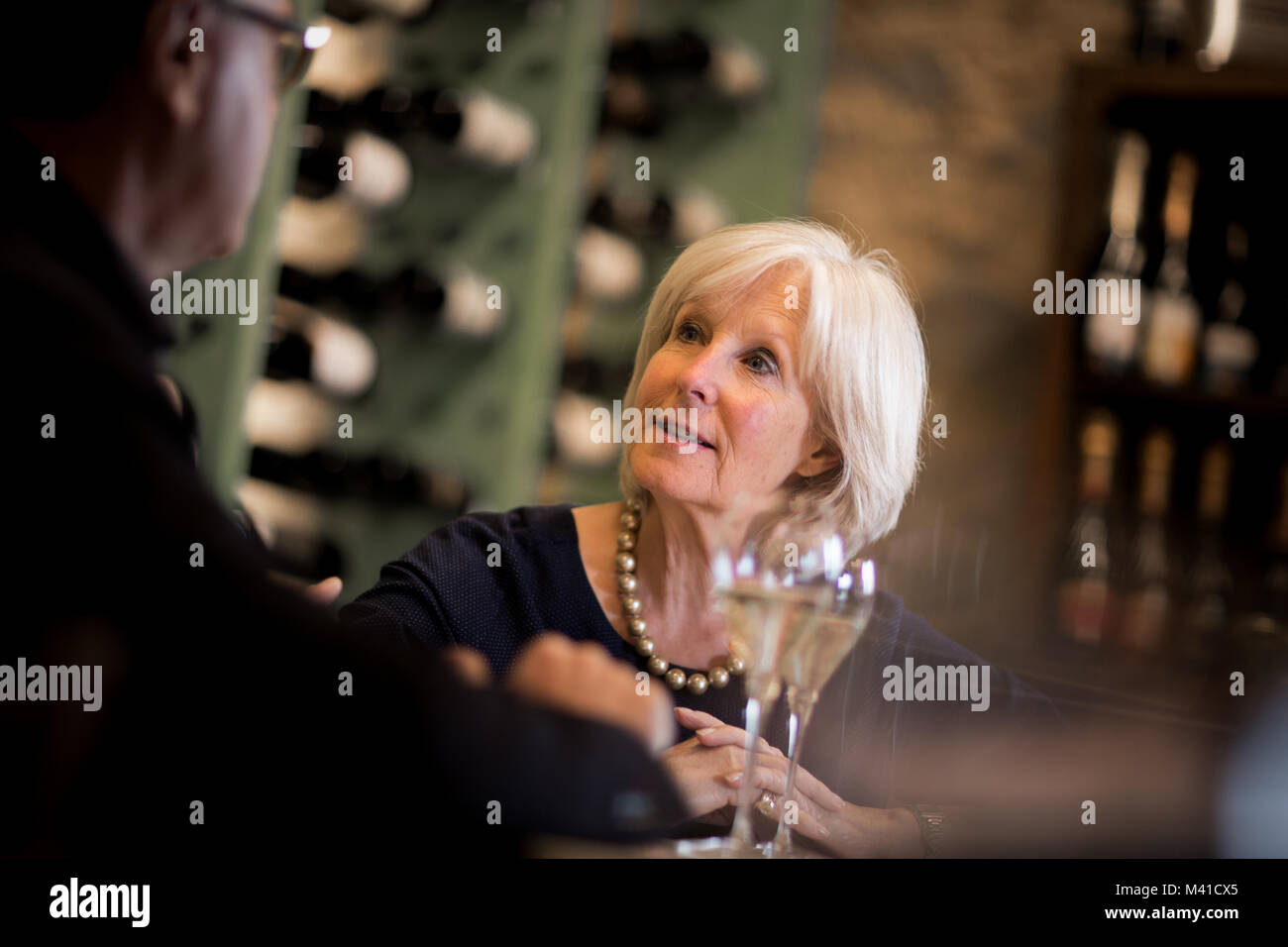 Coppia senior su una data Foto Stock