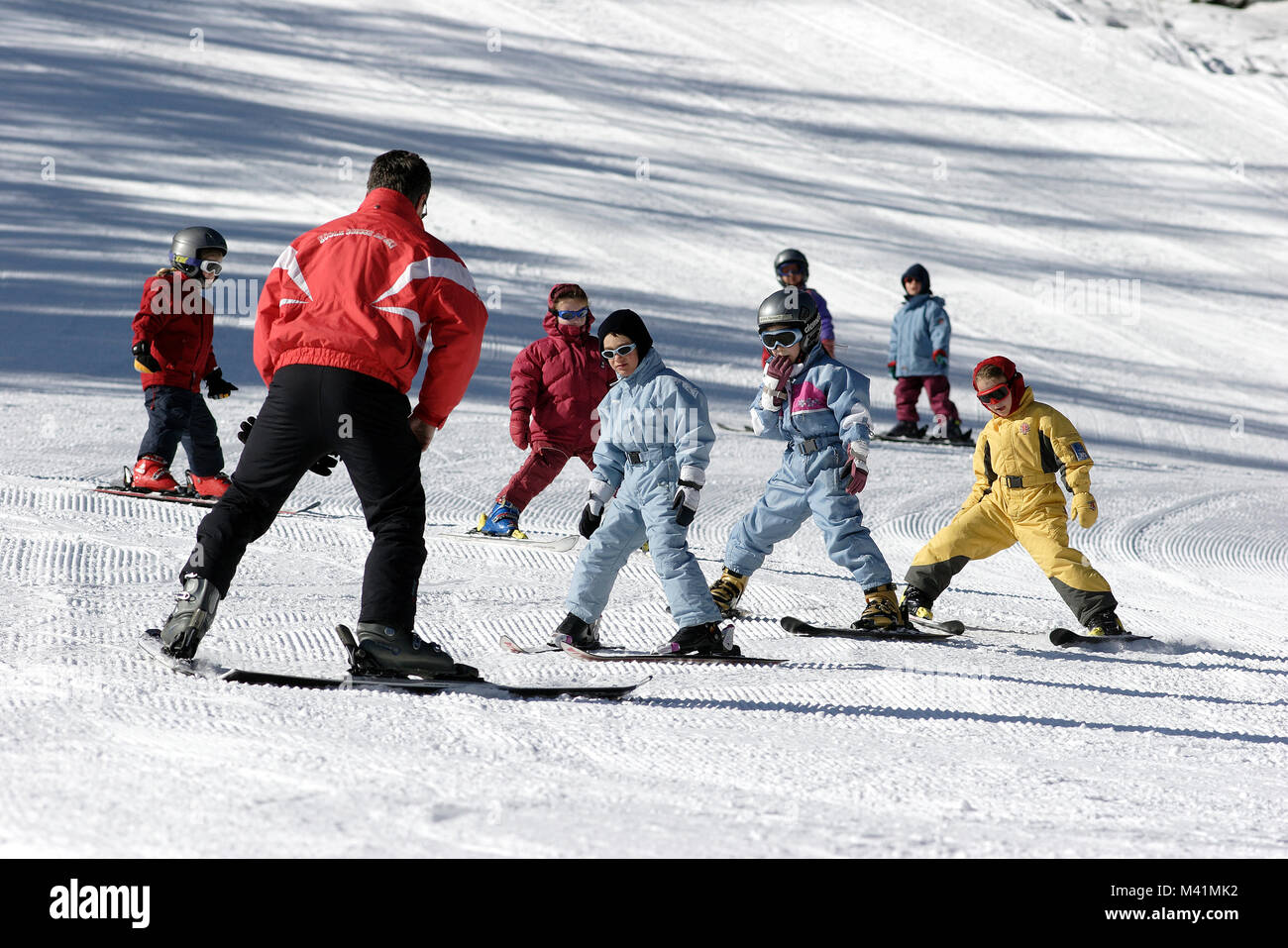 La Svizzera, Vallese, alpi svizzere, Champex, lezioni di sci per bambini Foto Stock
