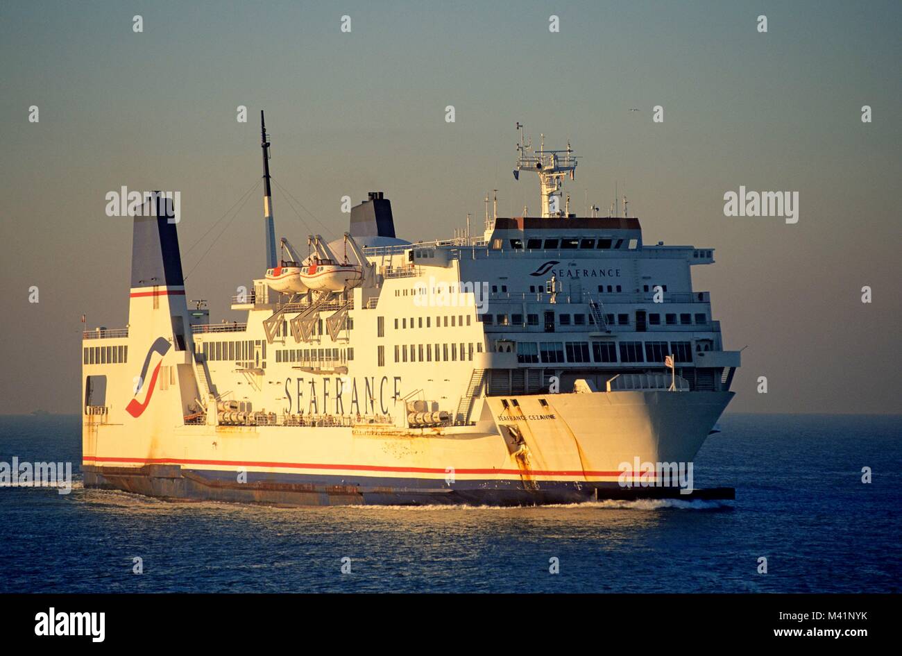 Francia, Pas de Calais, Calais, Seafrance ferry in avvicinamento al porto Foto Stock