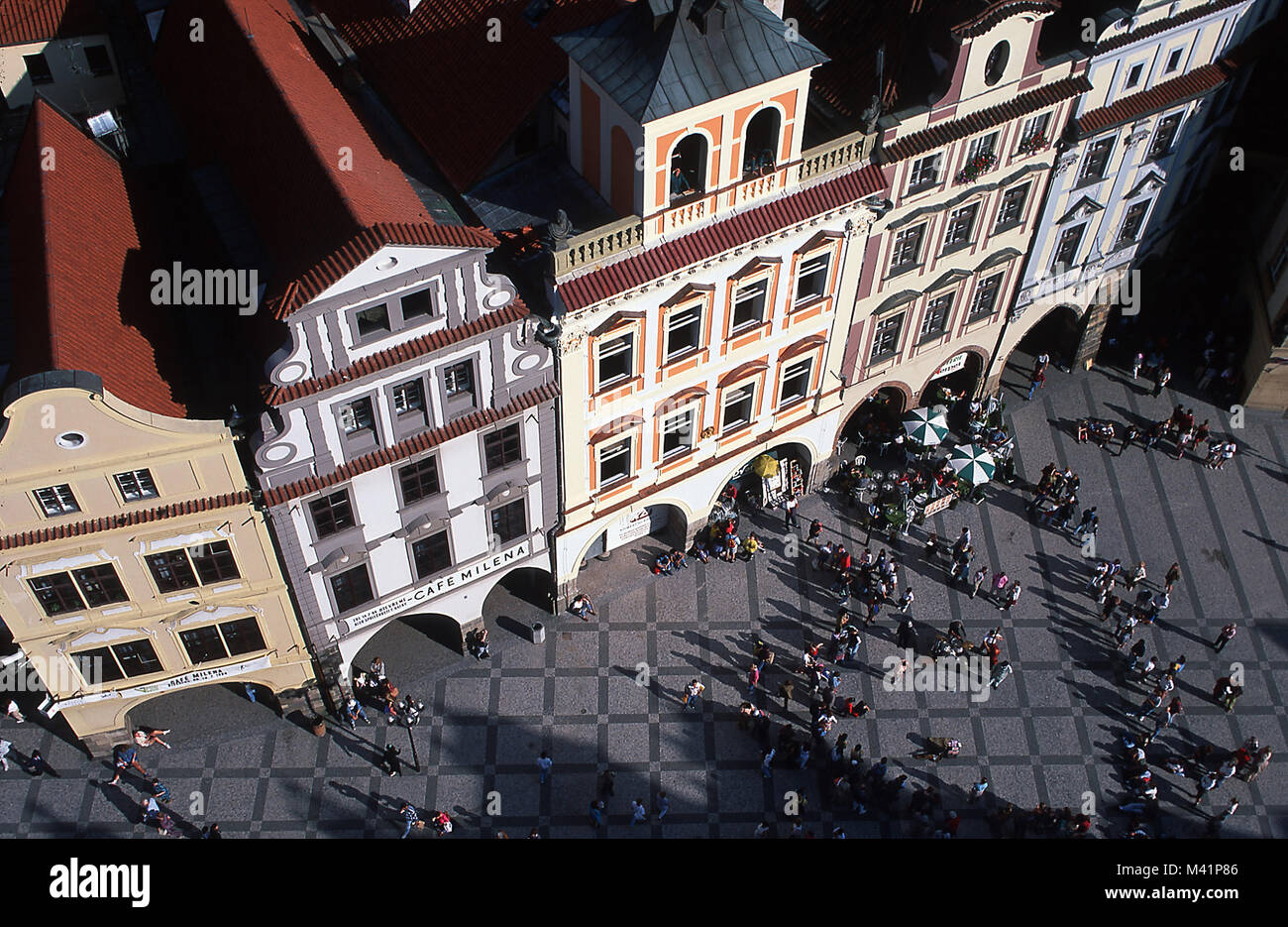 Repubblica Ceca, Praga Staré Mesto district, case barocche sulla piazza della città vecchia Foto Stock