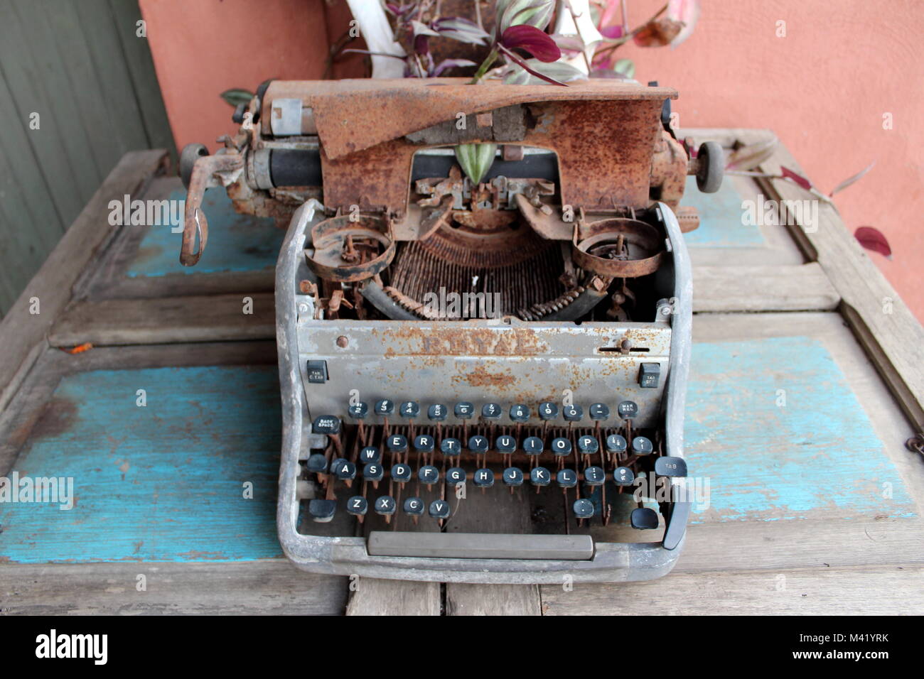Weathered, vecchi nastri inchiostratori per macchine da scrivere in El tuito, Messico Foto Stock