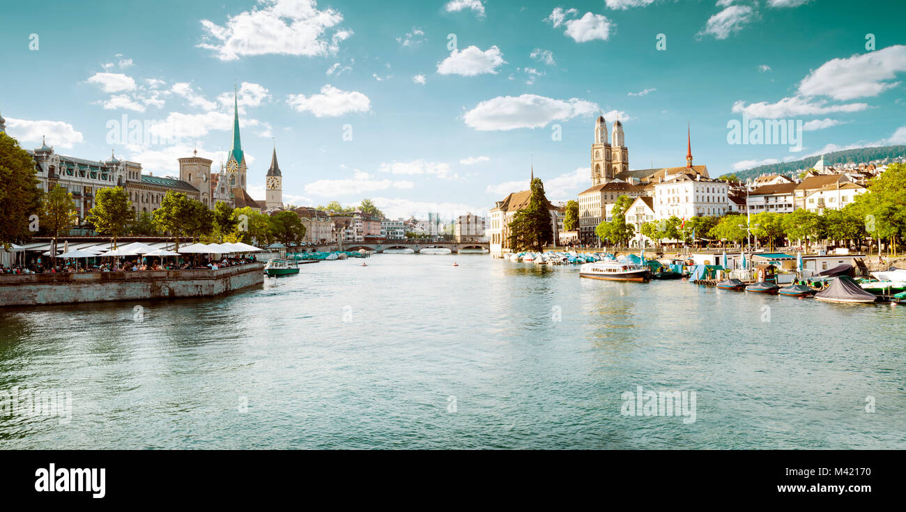 Vista panoramica dello storico centro di Zurigo, Svizzera Foto Stock