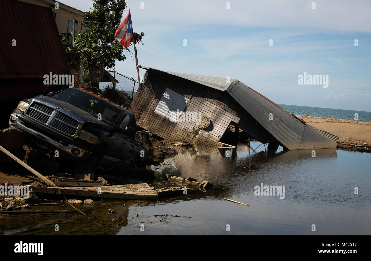 MAYAGÜEZ, Puerto Rico, 19 Gennaio 2018 - Questa casa è stata gravemente colpita da Río Grande de Añasco e l'Onda di tempesta causata dall' uragano María. Nuovo rischio di alluvioni aree sono state identificate in Puerto Rico e le informazioni sono state utilizzate per generare mappe di consulenza, per comprendere meglio il rischio di alluvione. Essa servirà come strumento per il National Flood Insurance Program (NFIP) europee di fornire i superstiti con accesso a una gamma di rischio di alluvione prodotti per prevenire i danni causati dalle inondazioni. FEMA/Yuisa Ríos Foto Stock