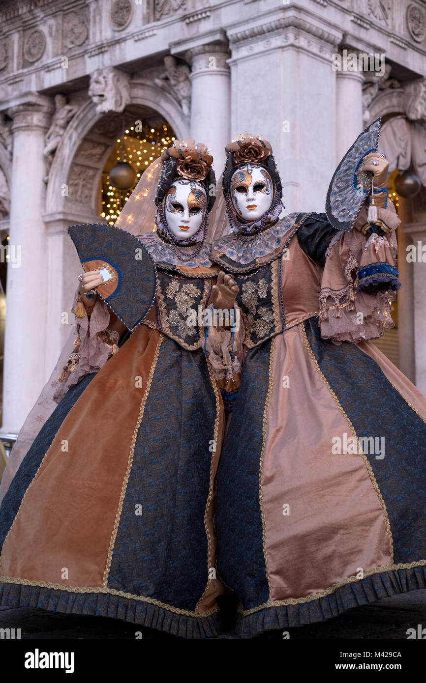 MODELLO DI CUCITURA DEL COSTUME / Realizza il vestito di Carnevale