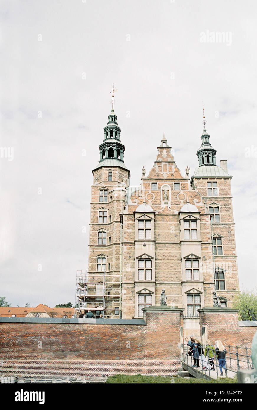 Una delle tante belle attrazioni di Copenhagen. Questo statico, impressionante castello / slot e i suoi giardini circostanti. Foto Stock