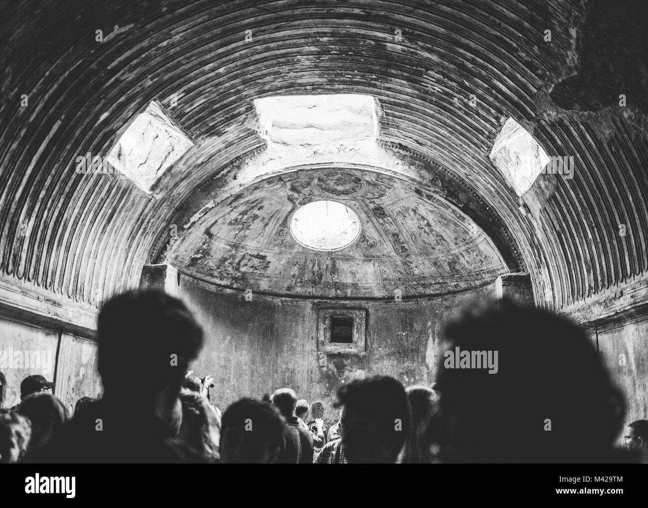 Immagine in bianco e nero di una cupola romana in Pompeï Italia Foto Stock