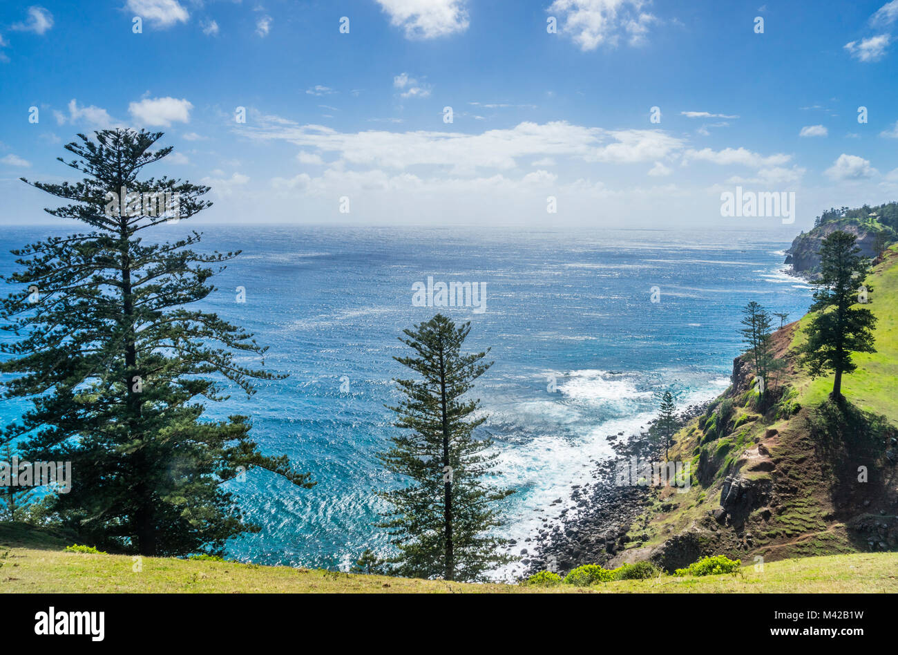 Isola Norfolk, australiano territorio esterno e vista delle isole della costa est presso Cascade Bay Foto Stock