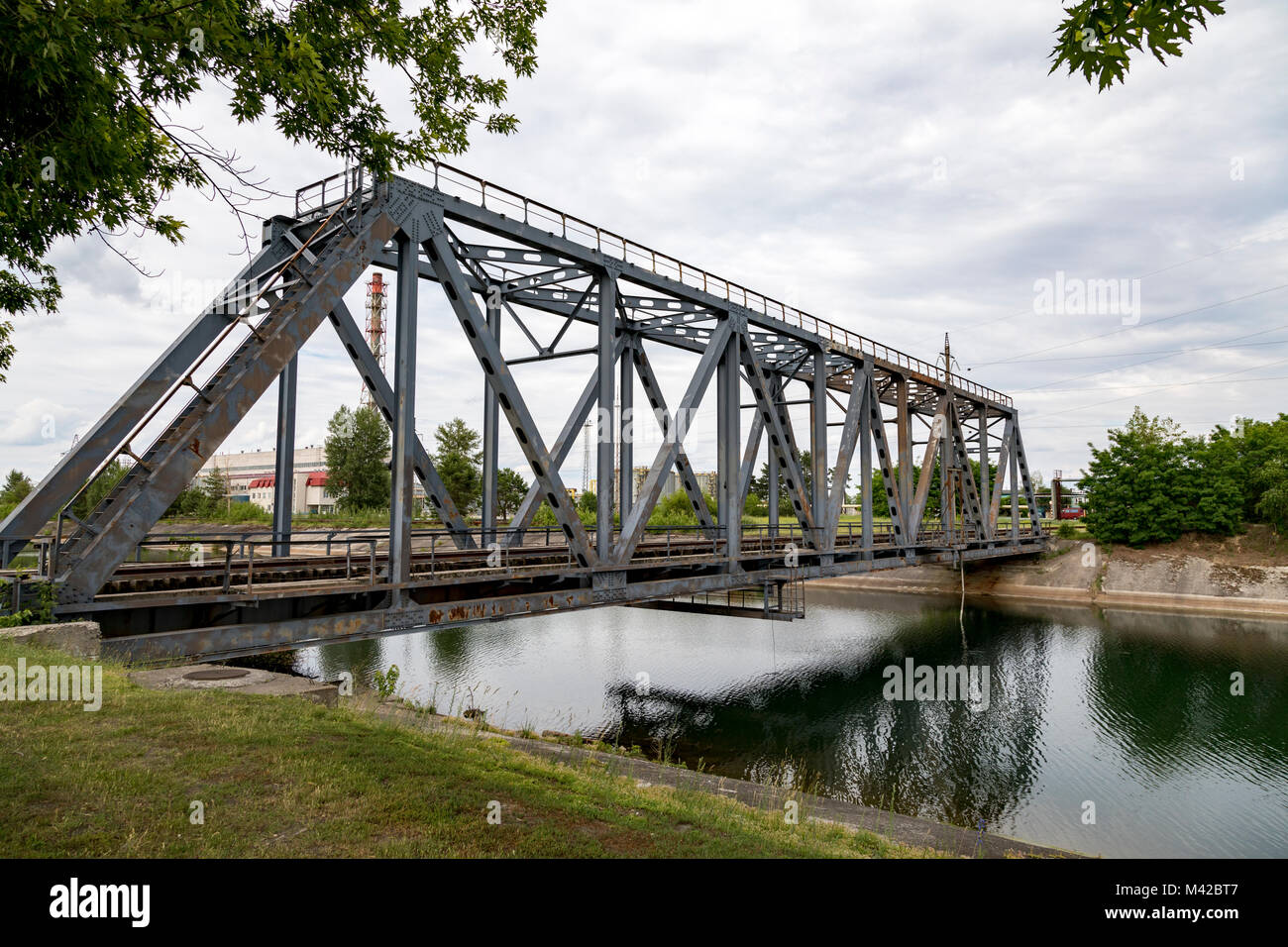 Il ponte della ferrovia presso la centrale nucleare di Cernobyl Foto Stock