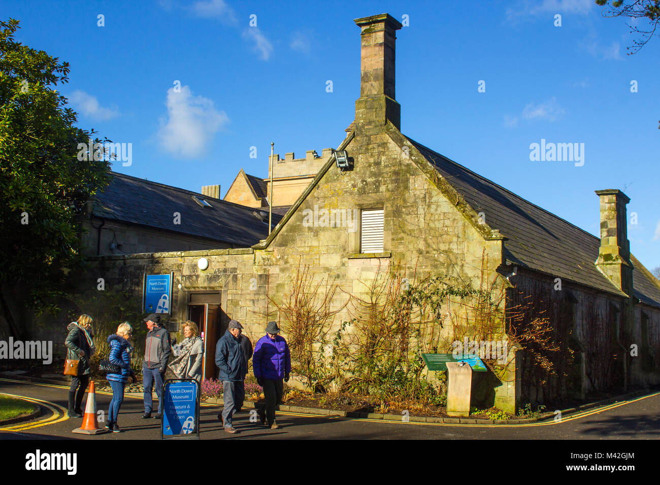 Il cortile allegato di Bangor Town Hall in Irlanda del Nord è adesso usato come un coffee shop ed una storia locale e il centro del patrimonio;; Foto Stock