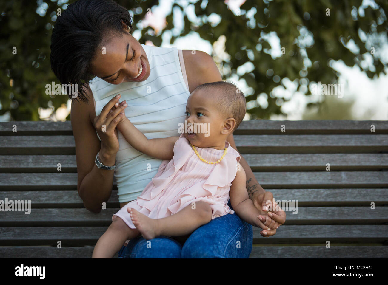 Mamma felice bambina felice immagini e fotografie stock ad alta risoluzione  - Alamy