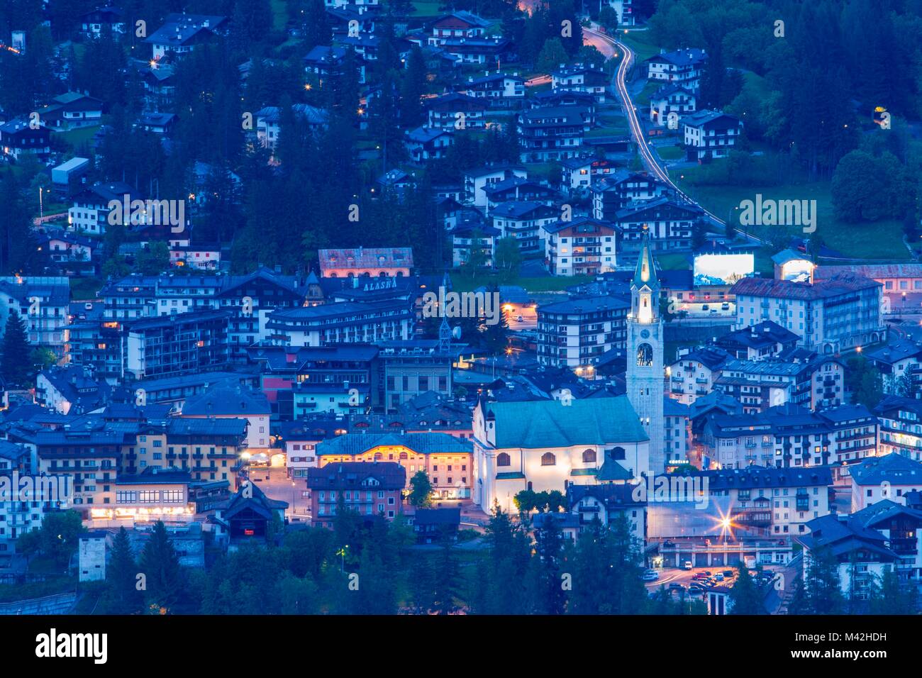 L'Europa, Italia, Veneto, Belluno. Il centro della città di Cortina nelle Dolomiti Foto Stock