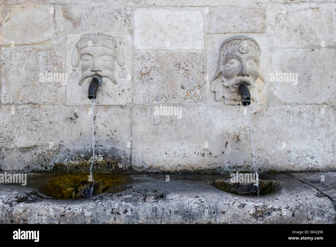 Scanno, Abruzzo, Italia Centrale, Europa. Saracco fontana dettaglio. Foto Stock