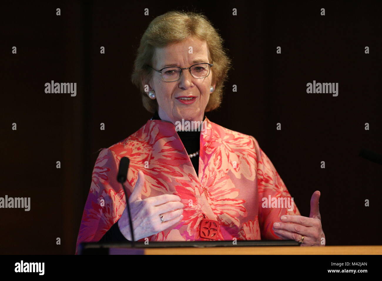 Mary Robinson, ex Alto Commissario delle Nazioni Unite per i Diritti Umani ed ex presidente irlandese, parla a un evento organizzato dalla London Irish Business La Società nel centro di Londra, su Brexit, il cambiamento climatico e lo stato della politica in Irlanda del Nord. Foto Stock