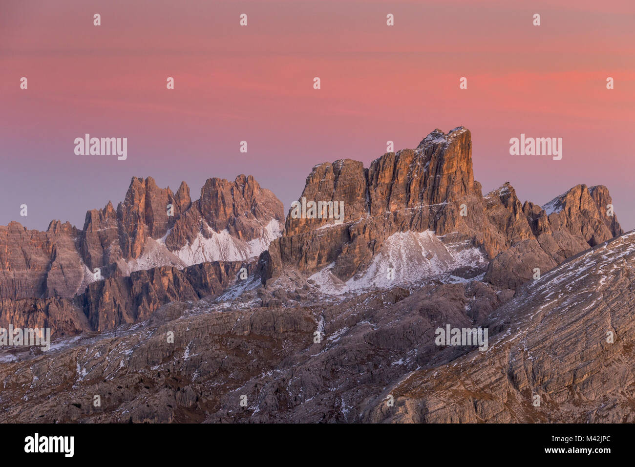 Tramonto sulla spiers del gruppo della Croda da Lago e monte Averau,Cortina d'Ampezzo,Belluno distretto,Veneto,l'Italia,l'Europa Foto Stock