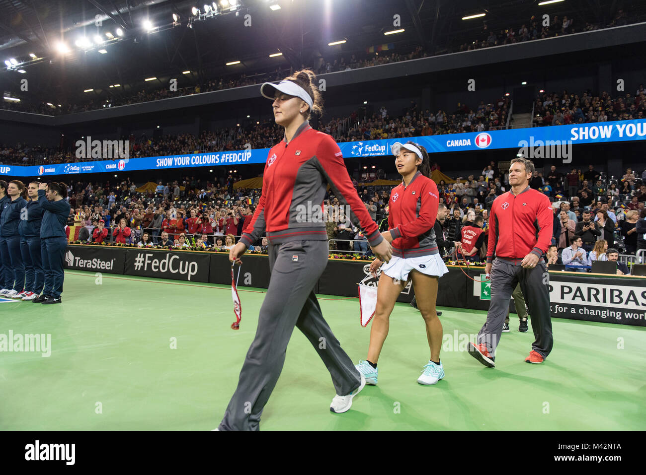 CLUJ NAPOCA, Romania - 10 febbraio 2018: il National Tennis Team del Canada di entrare nel parco giochi in occasione della cerimonia di apertura di Fed Cup World Group Pl Foto Stock