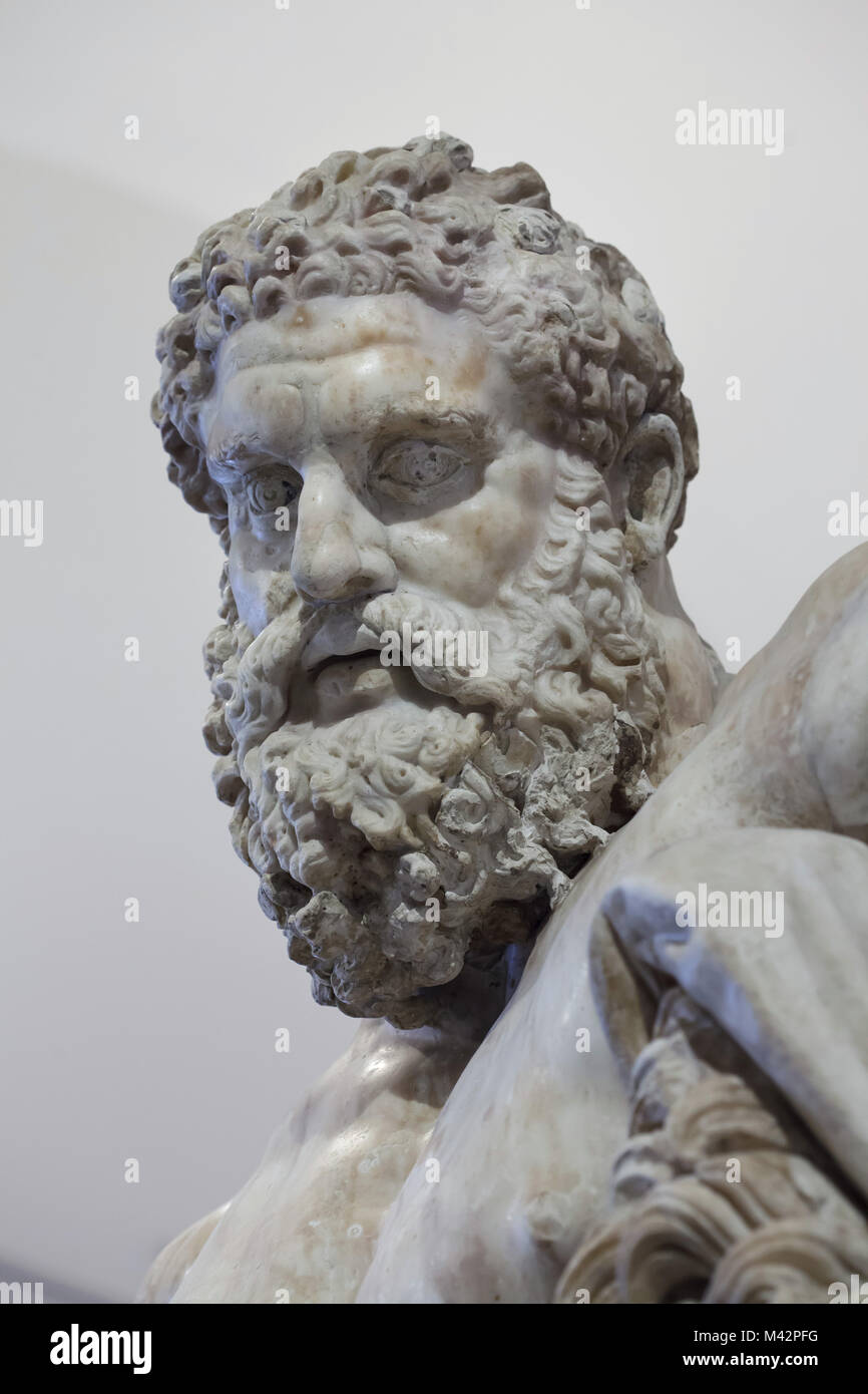 Testa di Ercole Farnese. Marmo romana copia dalla fine del II secolo d.c. degli inizi del III secolo d.c. dopo un originale greco della seconda metà del IV secolo A.C. Statua da Collezione Farnese in mostra al Museo Archeologico Nazionale di Napoli, campania, Italy. Foto Stock