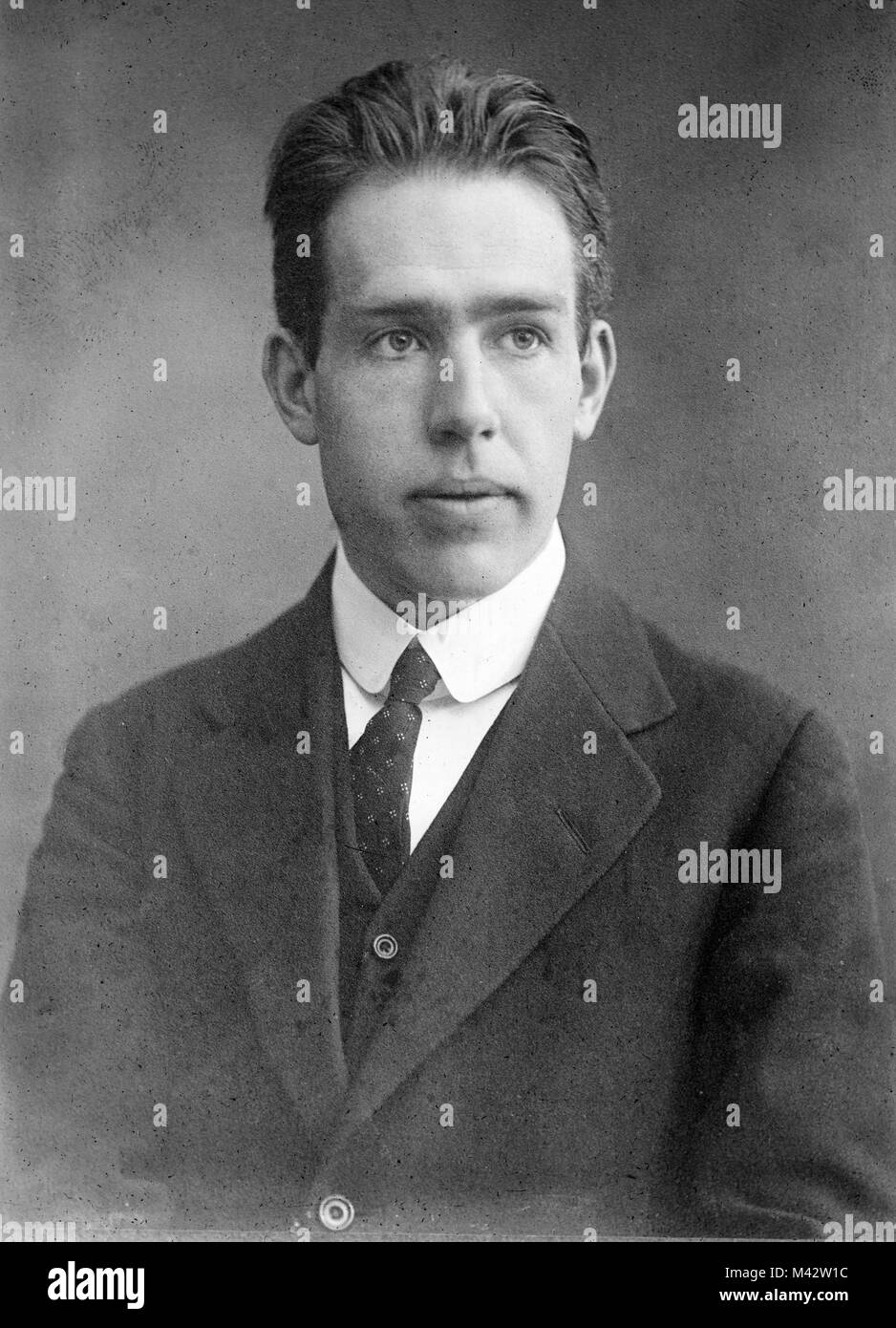 Niels Bohr, Niels Henrik David Bohr (1885 - 1962) il fisico danese, reso contributi fondamentali per comprendere la struttura atomica e la teoria quantistica, per il quale ha ricevuto il Premio Nobel per la Fisica nel 1922. Foto Stock