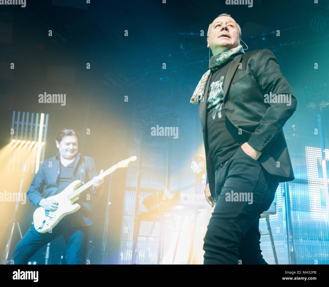 Simple Minds prendere la fase in Glasgow Barrlowlands .Le prestazioni il 13 febbraio 2018. Premiere del nuovo album in studio, camminare tra i mondi. Barrowland Ballroom , Glasgow :Photo credit Martin osso (Scozia) Credito: Martin osso/Alamy Live News Foto Stock