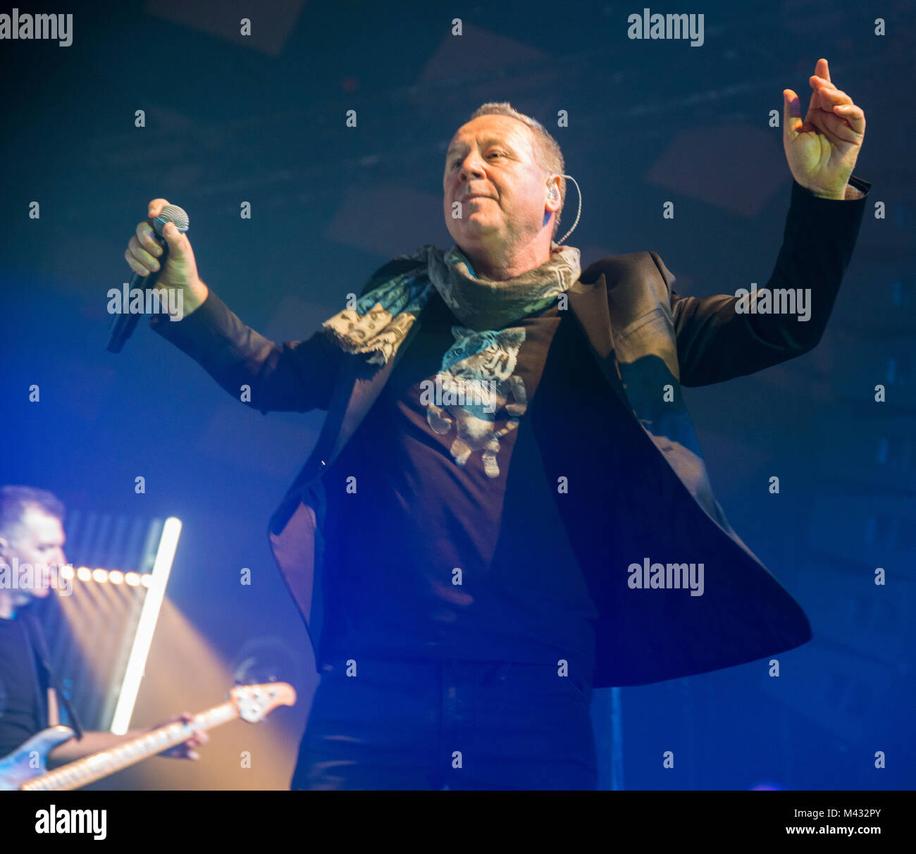 Simple Minds prendere la fase in Glasgow Barrlowlands .Le prestazioni il 13 febbraio 2018. Premiere del nuovo album in studio, camminare tra i mondi. Barrowland Ballroom , Glasgow :Photo credit Martin osso (Scozia) Credito: Martin osso/Alamy Live News Foto Stock