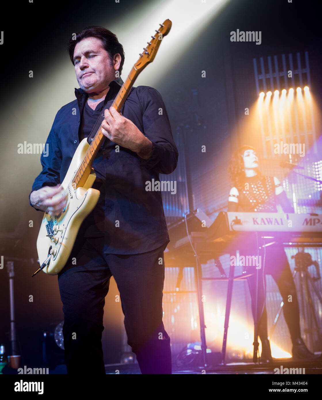 Simple Minds prendere la fase in Glasgow Barrlowlands .Le prestazioni il 13 febbraio 2018. Premiere del nuovo album in studio, camminare tra i mondi. Barrowland Ballroom , Glasgow :Photo credit Martin osso (Scozia) Credito: Martin osso/Alamy Live News Foto Stock