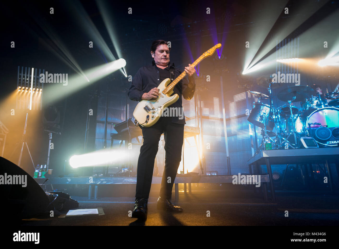 Simple Minds prendere la fase in Glasgow Barrlowlands .Le prestazioni il 13 febbraio 2018. Premiere del nuovo album in studio, camminare tra i mondi. Barrowland Ballroom , Glasgow :Photo credit Martin osso (Scozia) Credito: Martin osso/Alamy Live News Foto Stock