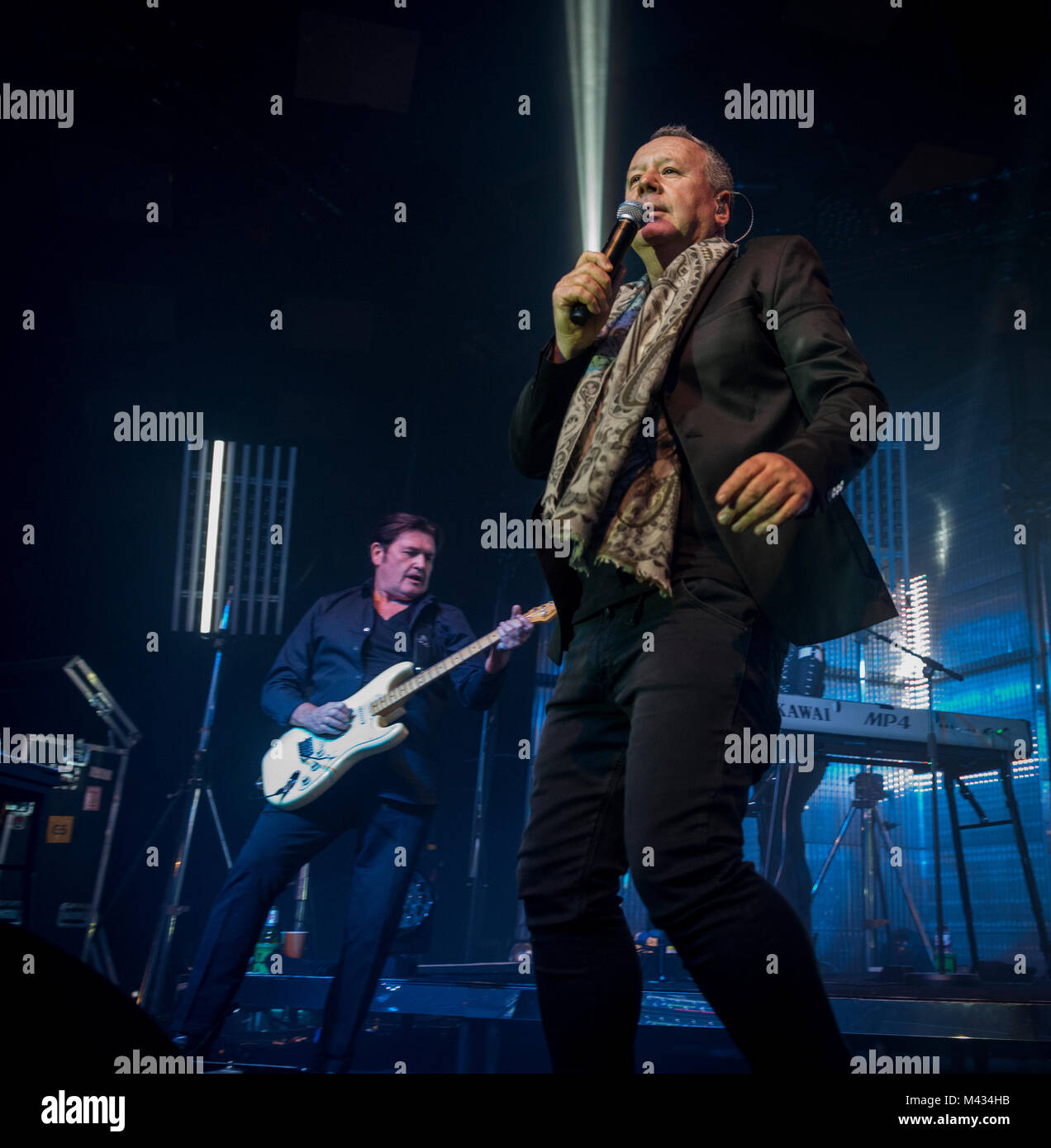 Simple Minds prendere la fase in Glasgow Barrlowlands .Le prestazioni il 13 febbraio 2018. Premiere del nuovo album in studio, camminare tra i mondi. Barrowland Ballroom , Glasgow :Photo credit Martin osso (Scozia) Credito: Martin osso/Alamy Live News Foto Stock