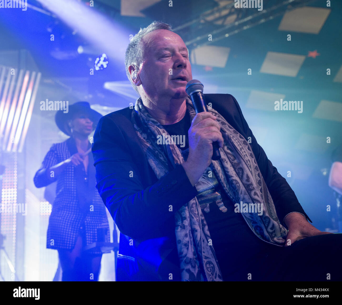Simple Minds prendere la fase in Glasgow Barrlowlands .Le prestazioni il 13 febbraio 2018. Premiere del nuovo album in studio, camminare tra i mondi. Barrowland Ballroom , Glasgow :Photo credit Martin osso (Scozia) Credito: Martin osso/Alamy Live News Foto Stock