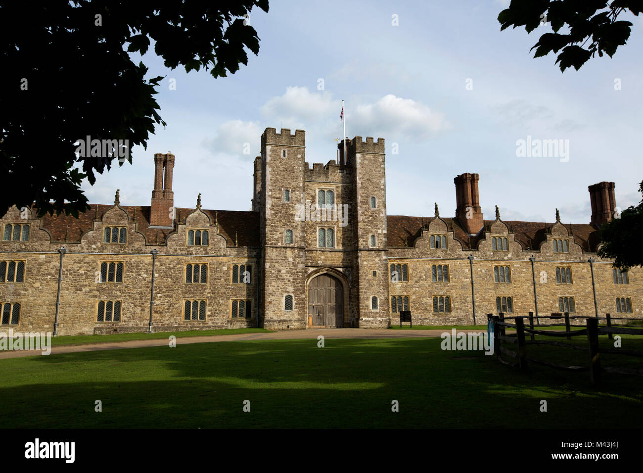 La Knole House a Sevenoaks, Kent, il XV secolo la casa era originariamente un palazzo arcivescovile e per 400 anni fu la casa della famiglia Sackville. Foto Stock