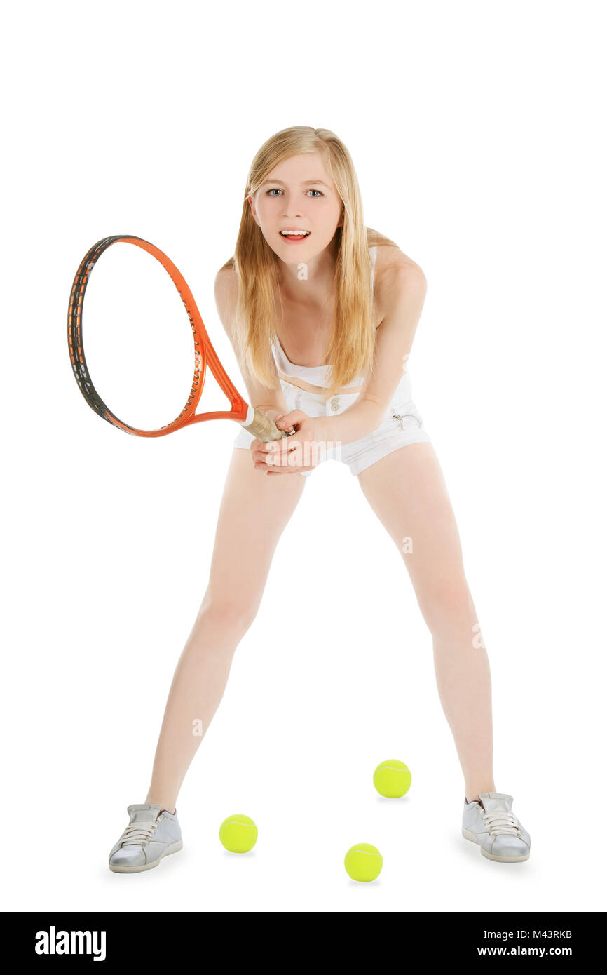 Donna giocando a tennis in attesa palla da tennis su bianco Foto Stock