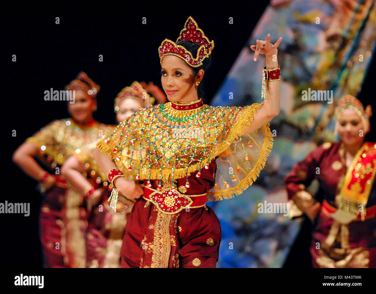 Mak yong o mak yung è una forma tradizionale di danza-dramma dal nord della Malaysia, in particolare lo stato di Kelantan Foto Stock