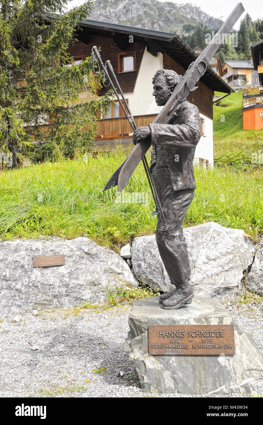 Monumento Hannes Schneider a Stuben am Arlberg Austria Foto Stock