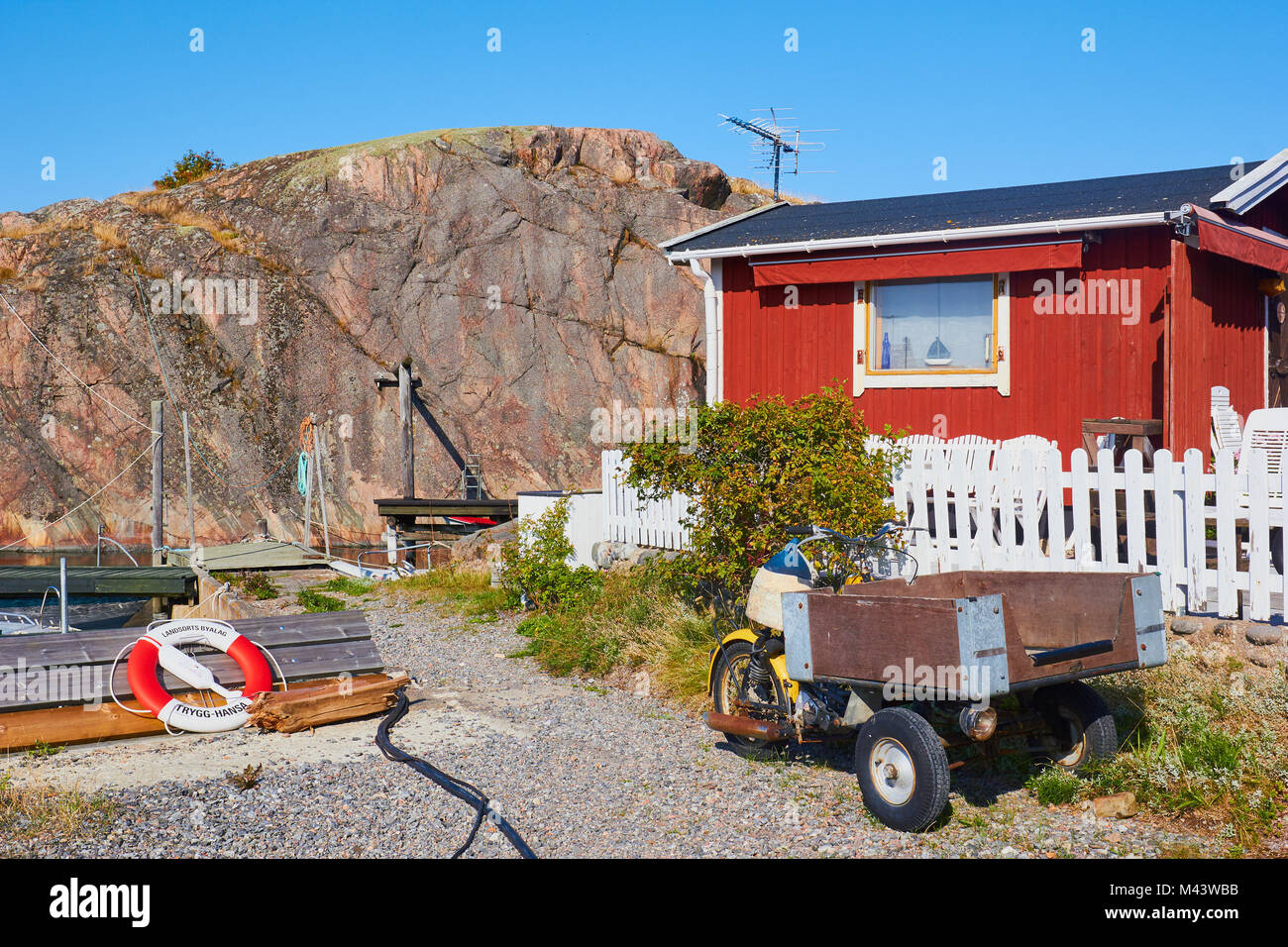 Veicolo fuoristrada moto quad con rimorchio, Oja (Landsort), il punto più meridionale nell'arcipelago di Stoccolma, Svezia e Scandinavia Foto Stock