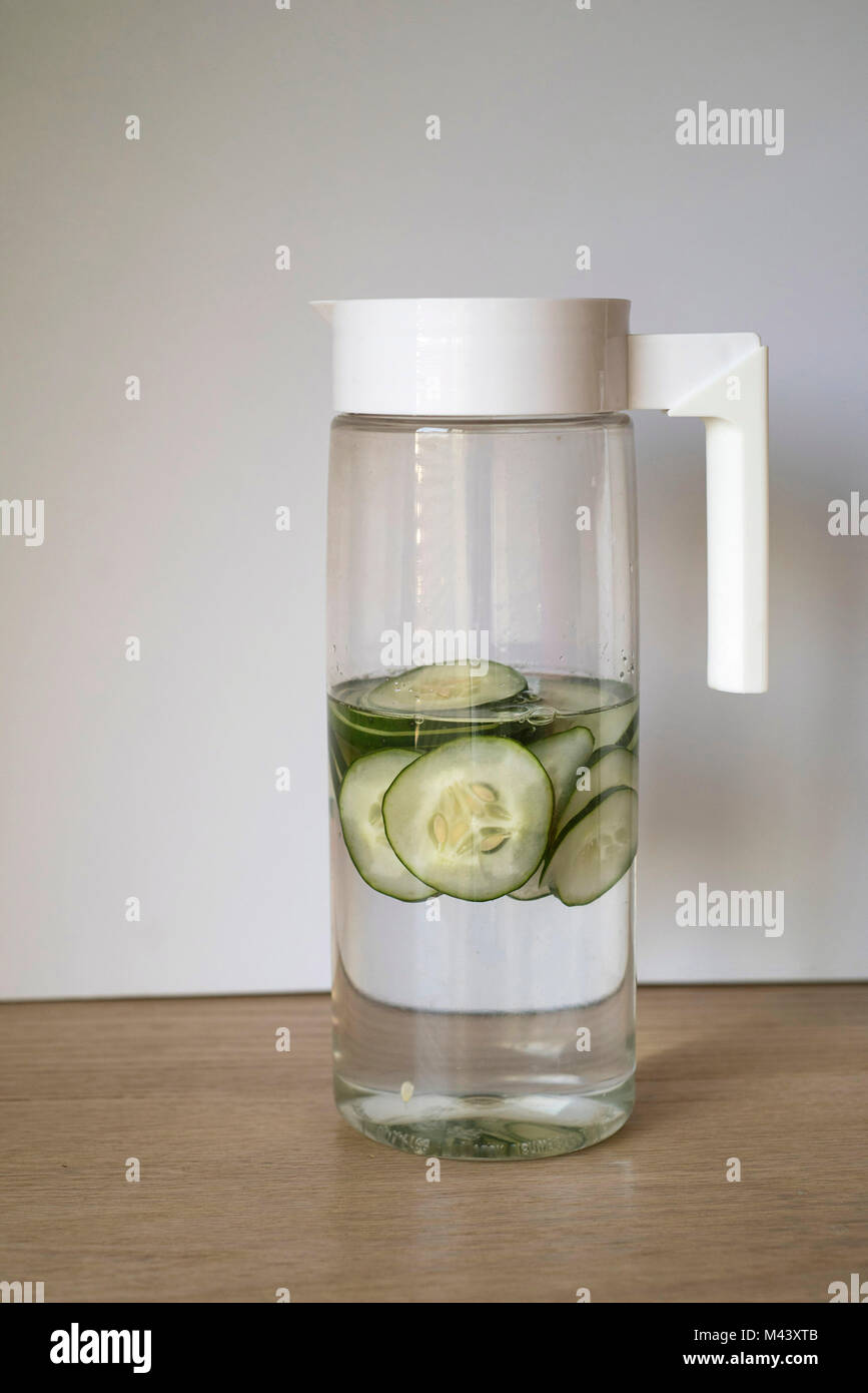 Acqua di cetriolo brocca Foto Stock