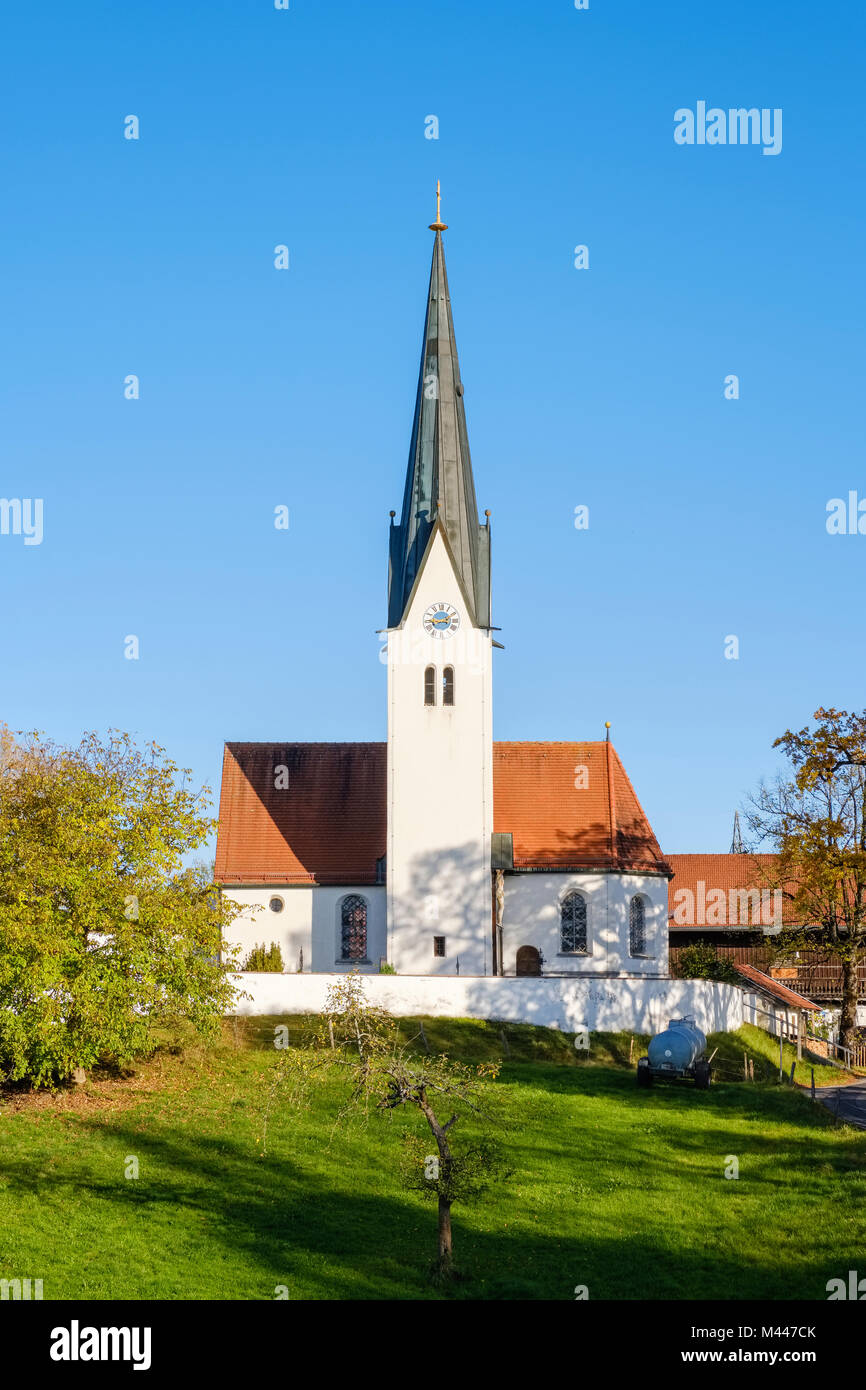 Chiesa di San Pietro e Paolo a Kirchbichl nei pressi di Bad Tölz,Alta Baviera, Baviera, Germania Foto Stock