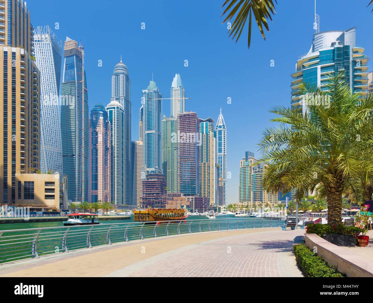 Dubai - i grattacieli di Marina e il lungomare. Foto Stock