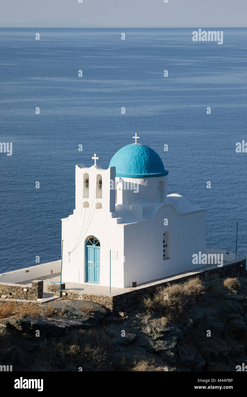Piccolo Greco bianco cappella ortodossa di Eftamartires sulla capezzagna, Kastro, SIFNOS, CICLADI, il Mare Egeo e le isole greche, Grecia, Europa Foto Stock