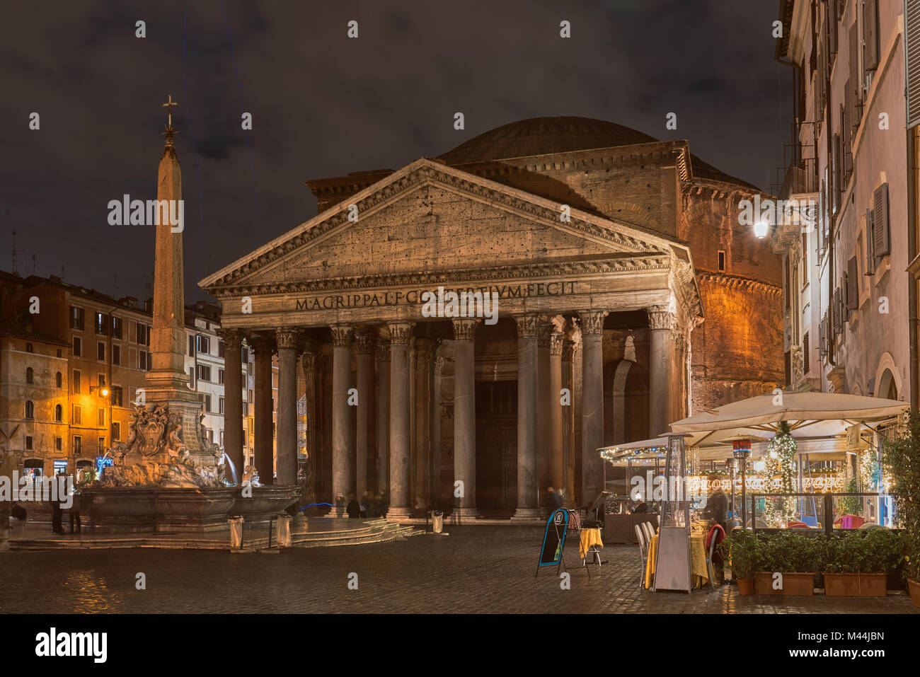 Italia, Roma, 3 Dicembre / 2017 Pantheon di notte Foto Stock