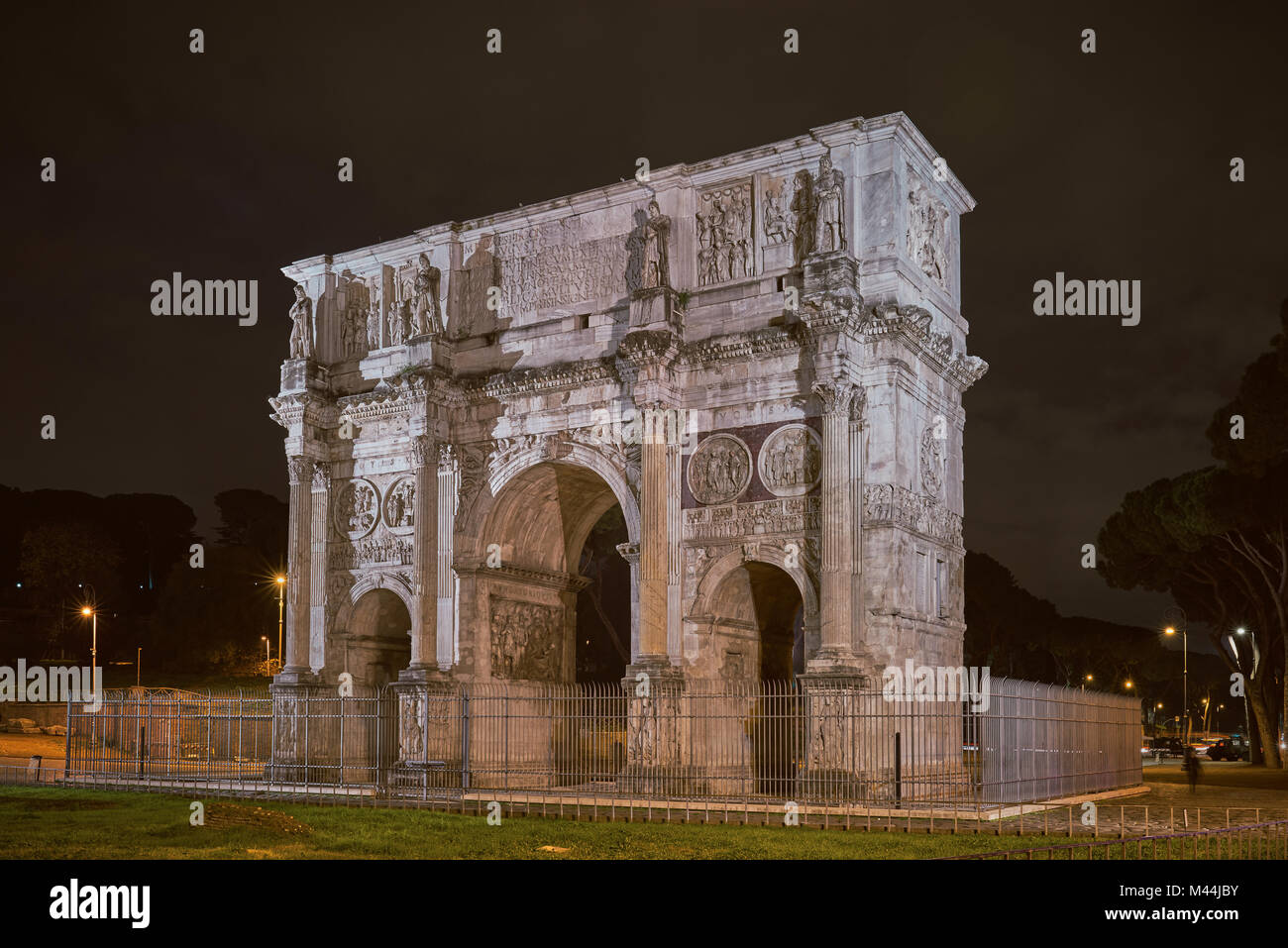 Roma, Arco di Costantino di notte Foto Stock