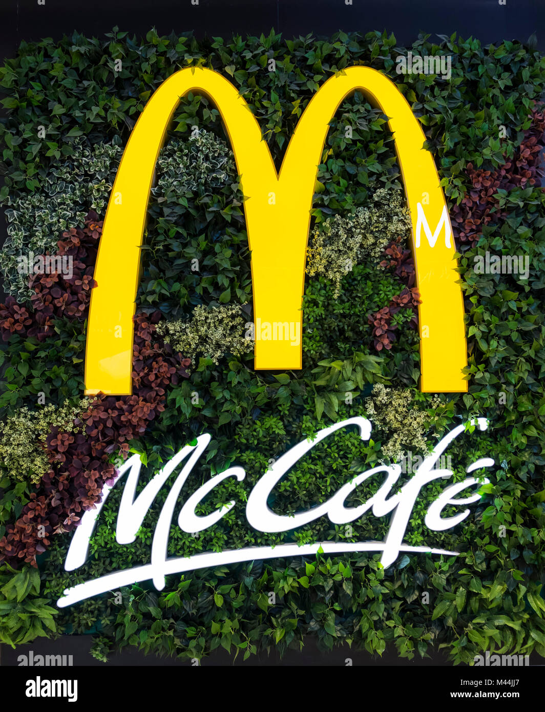 Hong Kong - Febbraio 11, 2018: ristorante McDonald's a Hong Kong. McDonald è un americano di hamburger e un ristorante fast food chain. Foto Stock